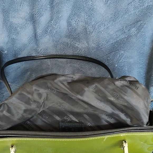 Beijo faux leather green/black color block shoulder bag. GUC. Preloved - Picture 11 of 15